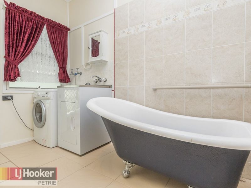 5 Tandoor Drive, Petrie QLD 4502