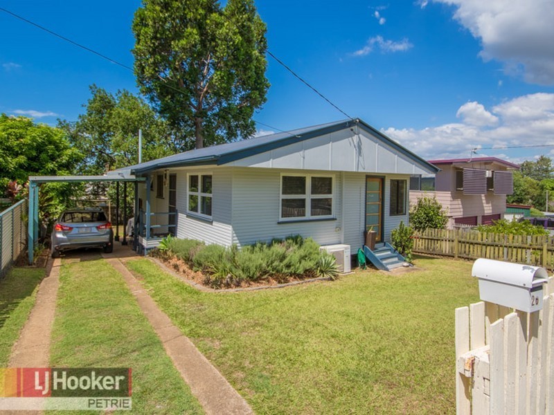 26 Reid Street, Petrie QLD 4502