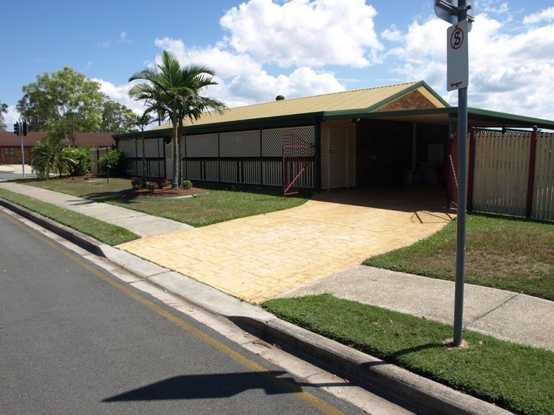 1 Eacham Street, Petrie QLD 4502