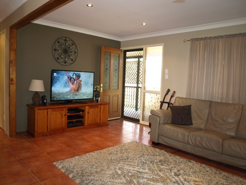 1 Eacham Street, Petrie QLD 4502