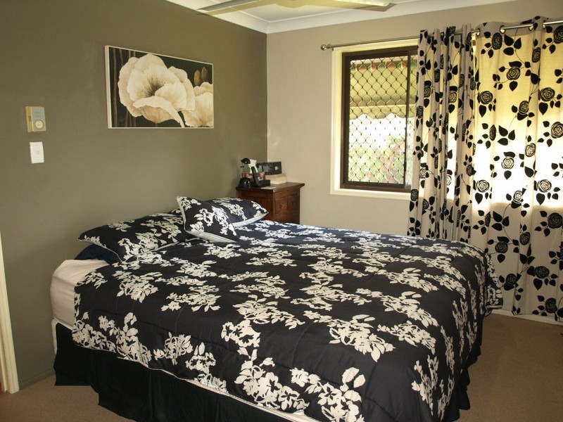 1 Eacham Street, Petrie QLD 4502