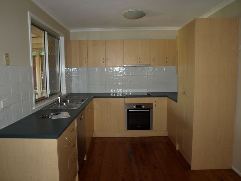 16 Kurwongbah Dr, Petrie QLD 4502