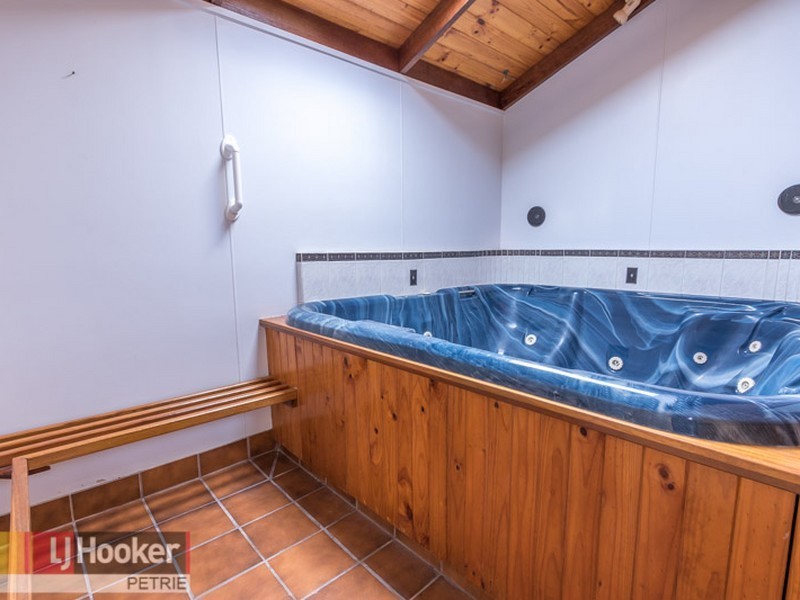 55 Beeville Rd, Petrie QLD 4502