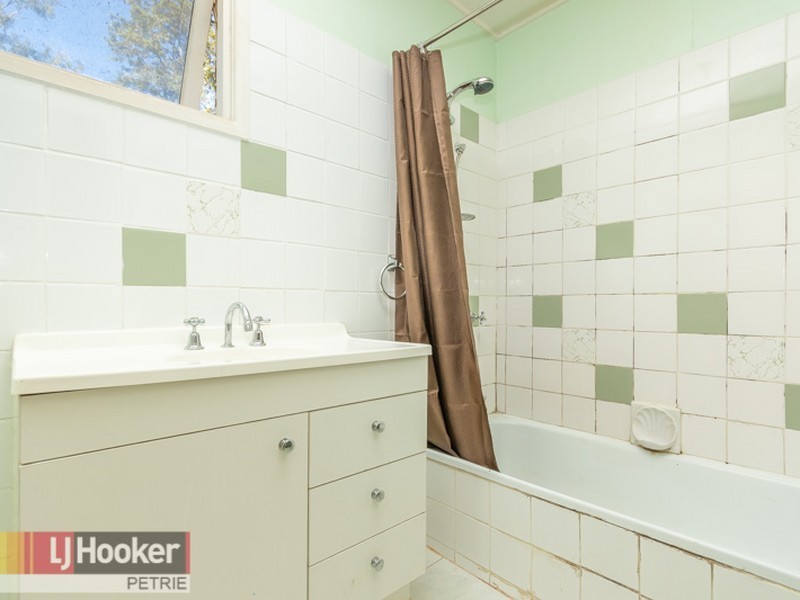 13 Whiteside Rd, Whiteside QLD 4503