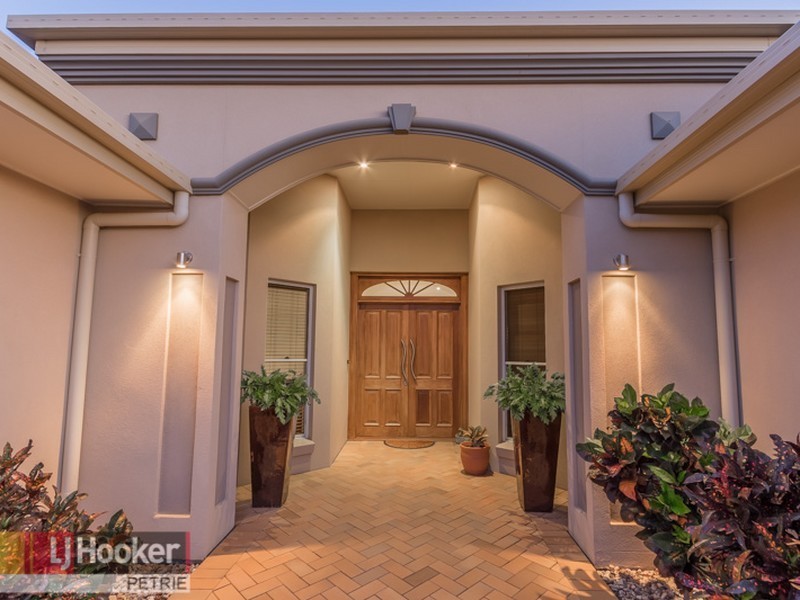 1 Hunter Circuit, Petrie QLD 4502