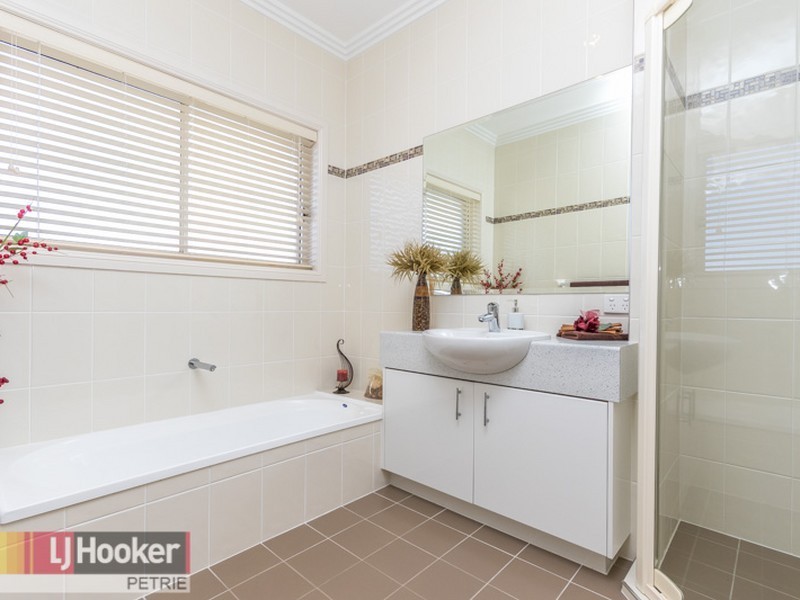 1 Hunter Circuit, Petrie QLD 4502