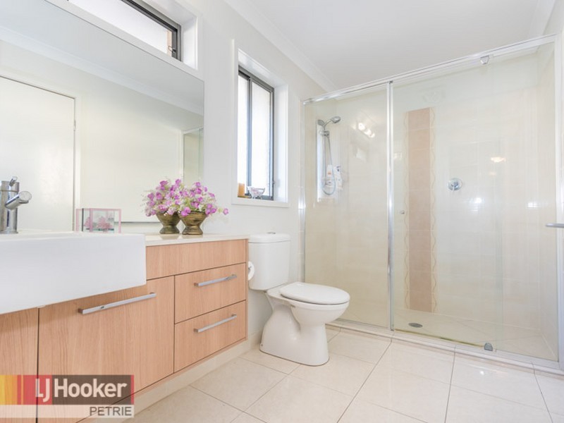 1 Lionheart Crescent, Newport QLD 4020