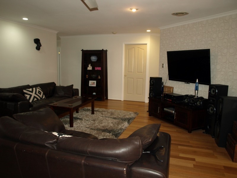 22 Inverpine Court, Petrie QLD 4502