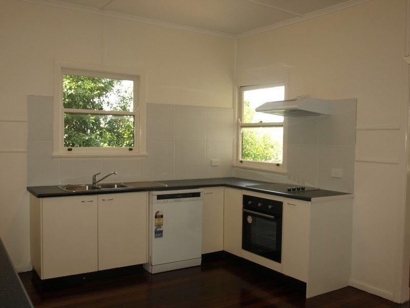 14 Dayboro Road, Petrie QLD 4502