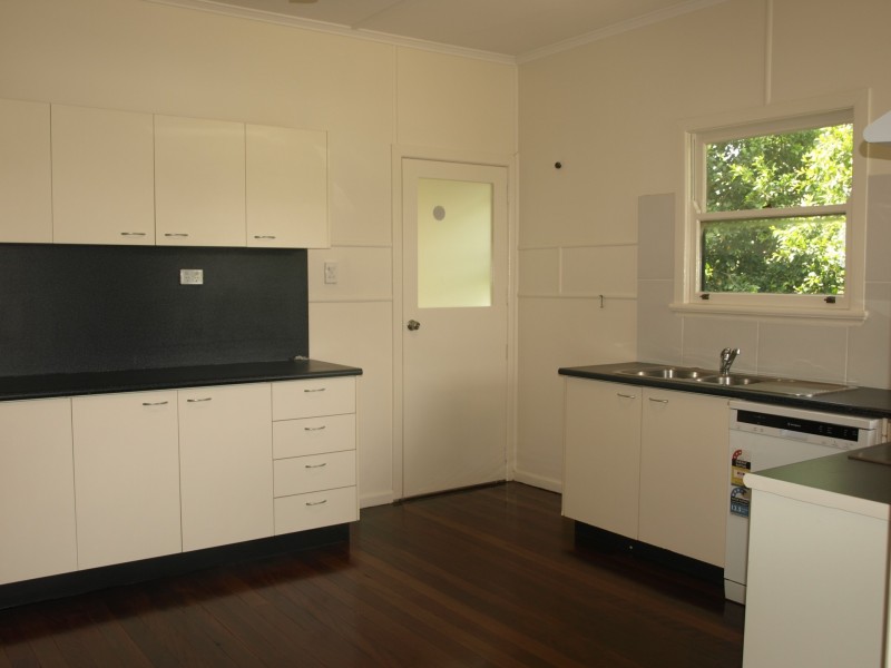 14 Dayboro Road, Petrie QLD 4502