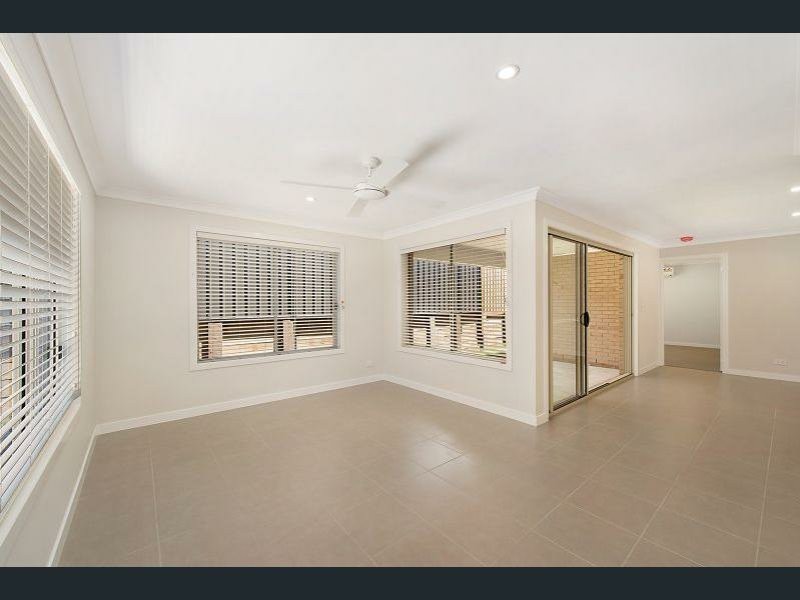 4/28 Young Street, Petrie QLD 4502