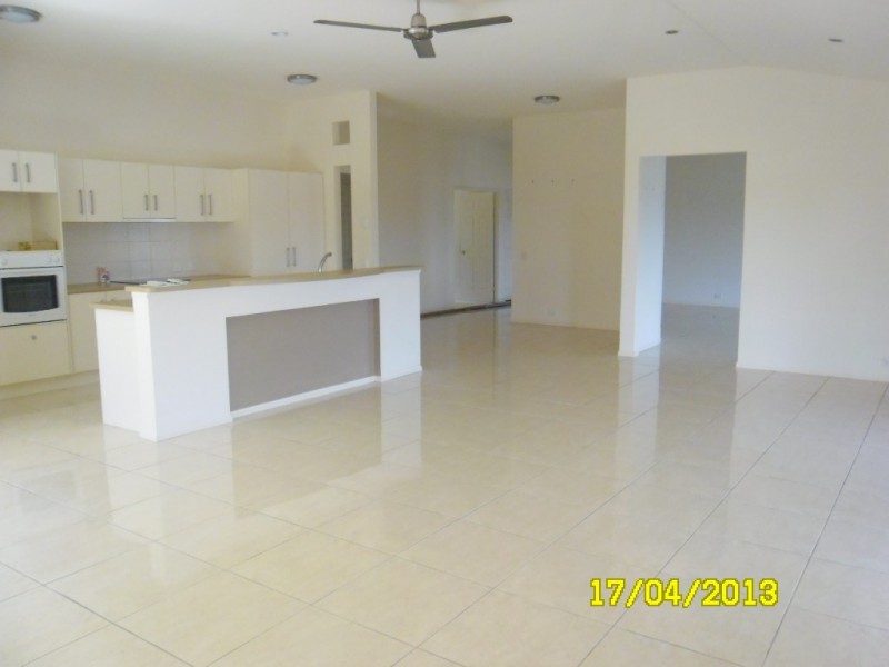 1 Tudor Close, Petrie QLD 4502