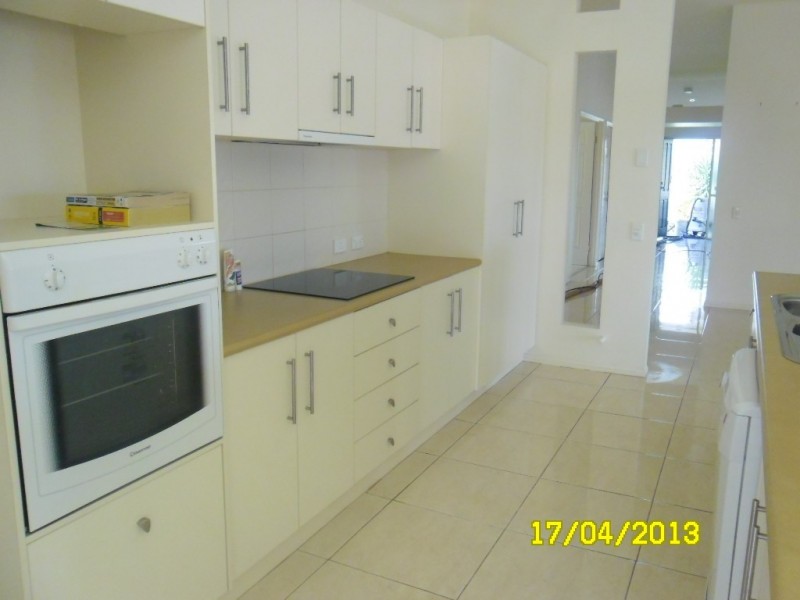 1 Tudor Close, Petrie QLD 4502
