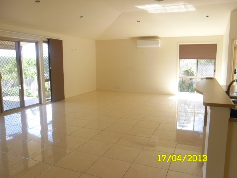 1 Tudor Close, Petrie QLD 4502