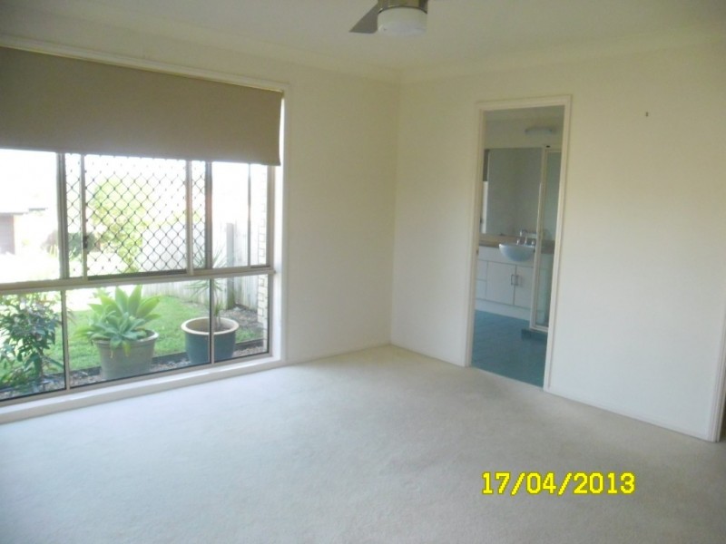 1 Tudor Close, Petrie QLD 4502