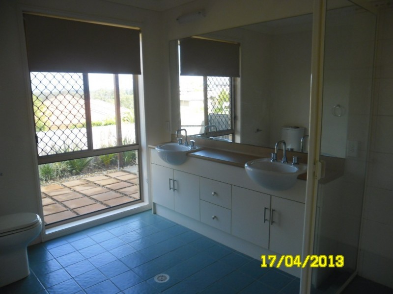 1 Tudor Close, Petrie QLD 4502