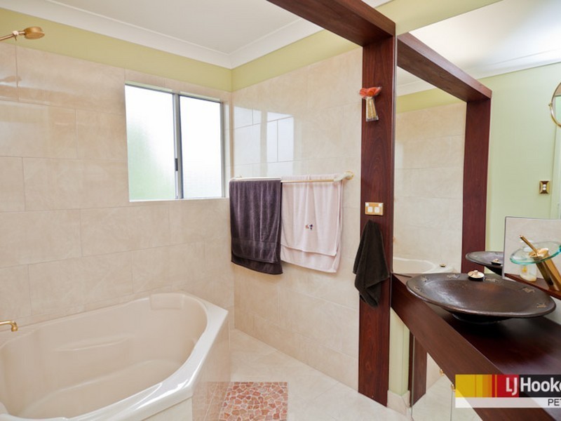 33 Dayboro Road, Petrie QLD 4502