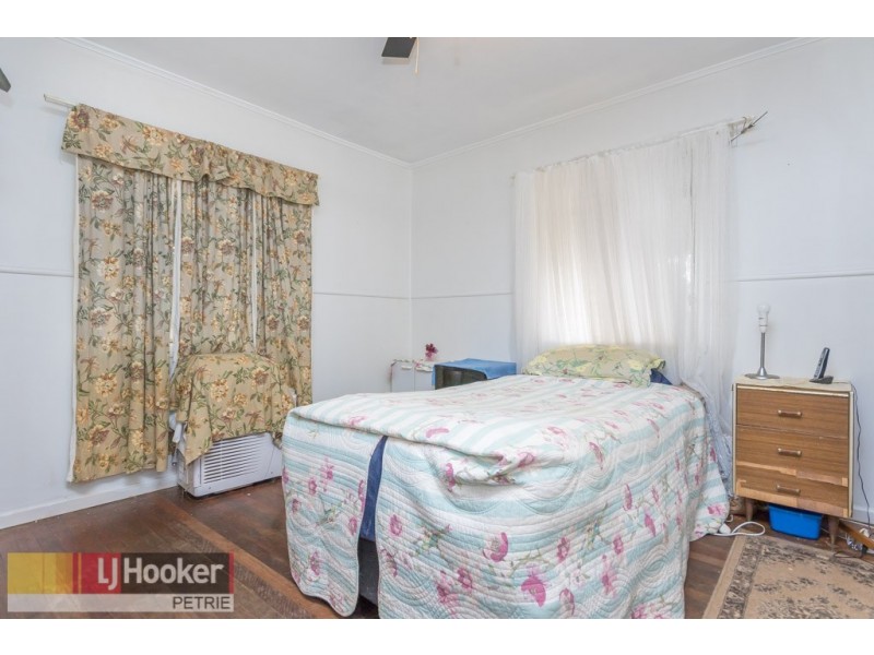 8 Magree St, Kallangur QLD 4503