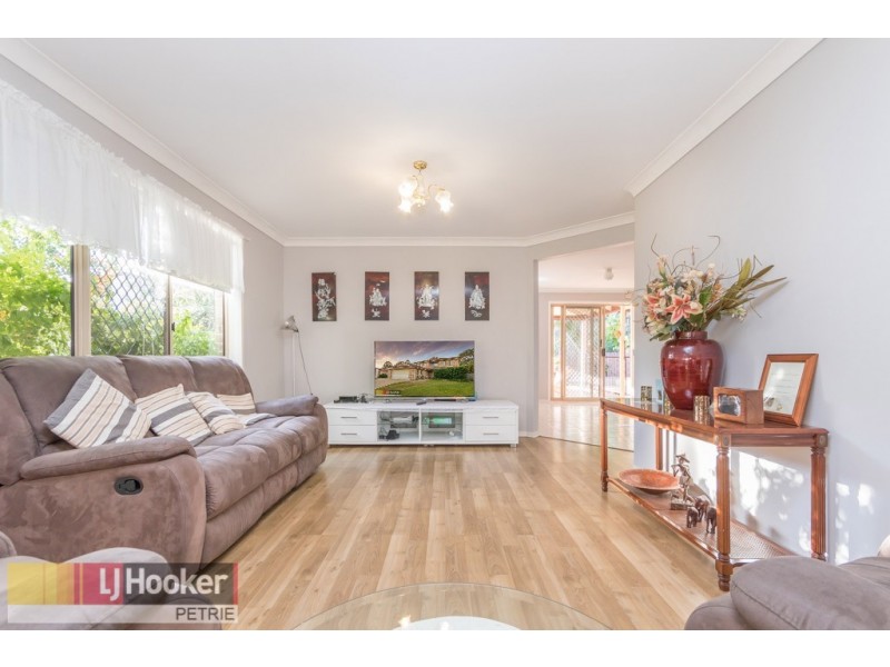 8 Kroning Court, Petrie QLD 4502