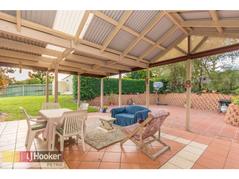 8 Kroning Court, Petrie QLD 4502