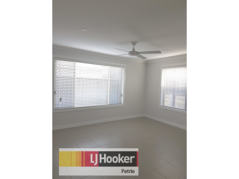 2/28 Young Street, Petrie QLD 4502