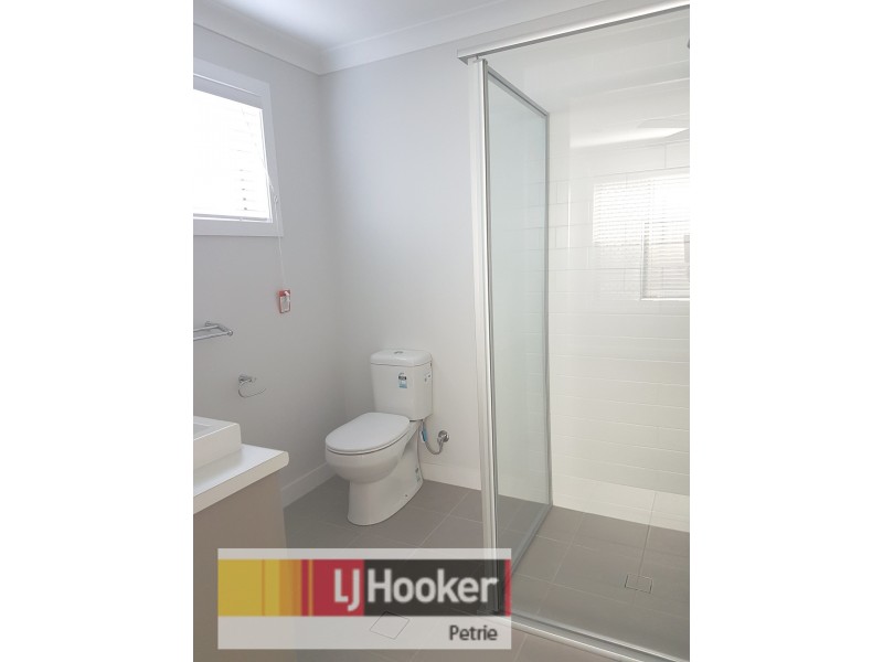 2/28 Young Street, Petrie QLD 4502