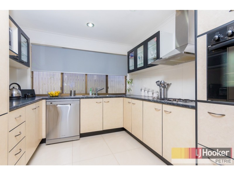 8 Ian Court, Kallangur QLD 4503