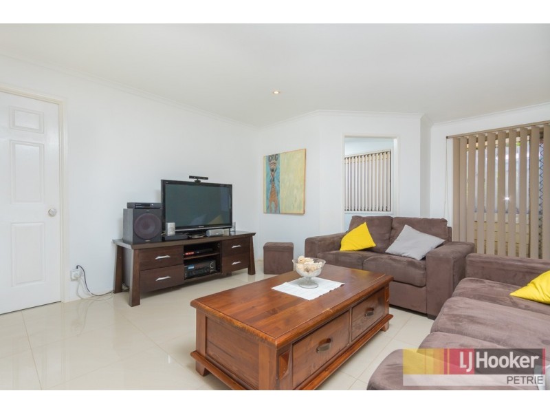 8 Ian Court, Kallangur QLD 4503