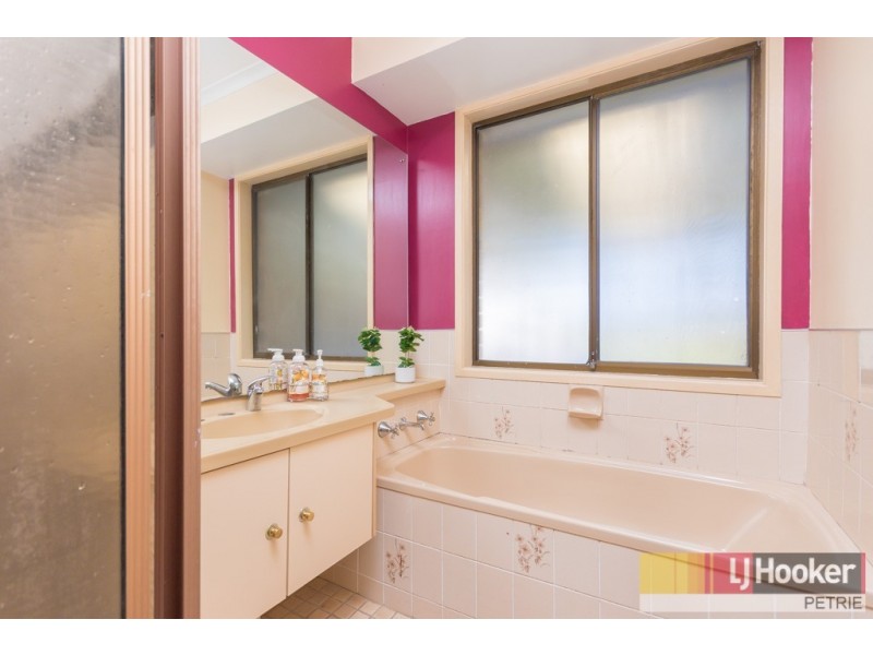 8 Ian Court, Kallangur QLD 4503