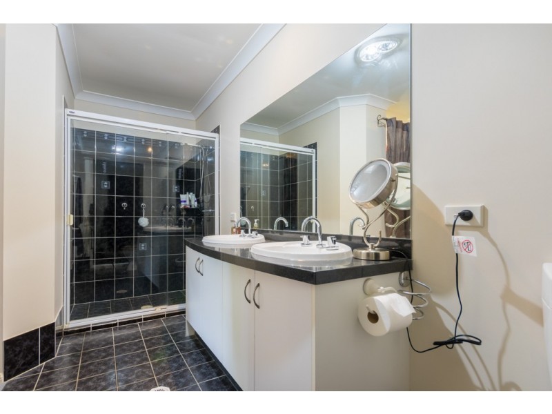 25 Inverpine Court, Petrie QLD 4502