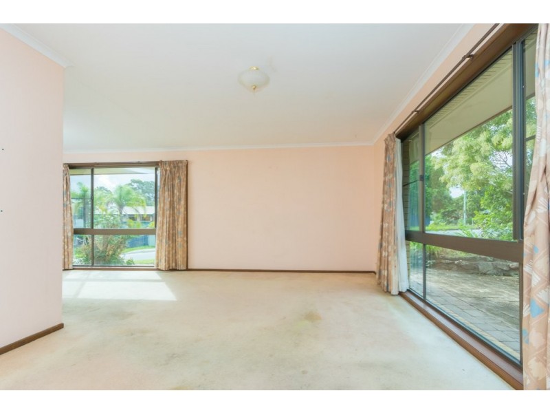 5 Macquarie Drive, Petrie QLD 4502