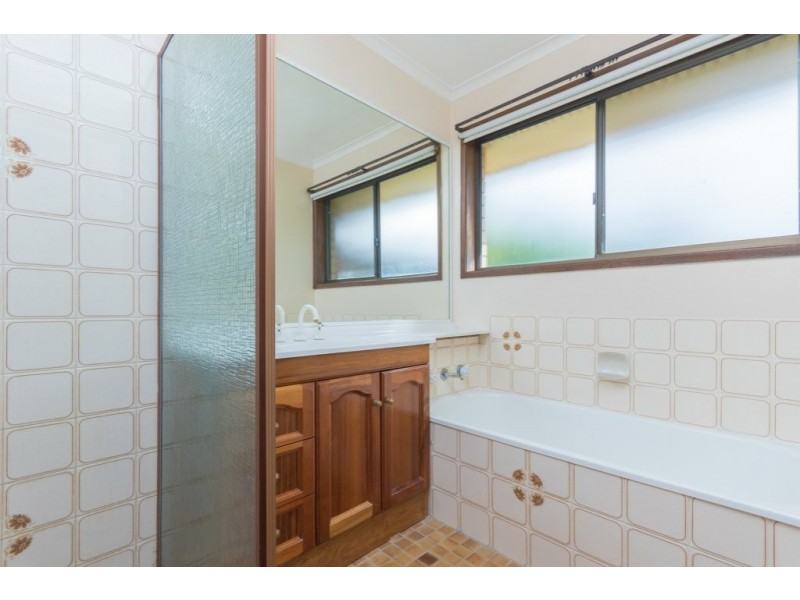 5 Macquarie Drive, Petrie QLD 4502