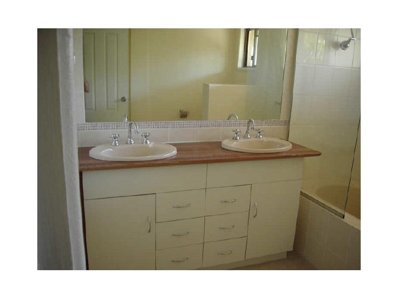 1 St Denis Court, Petrie QLD 4502