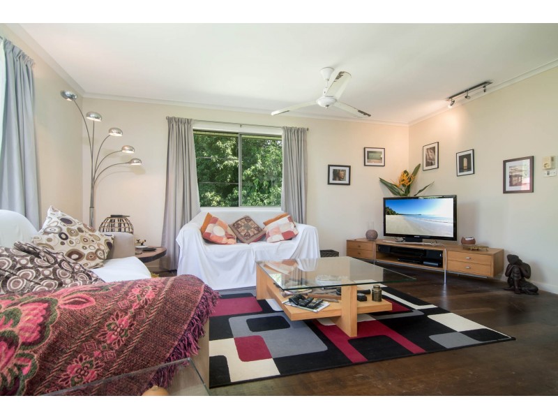 9 Wattle Street, Mossman QLD 4873