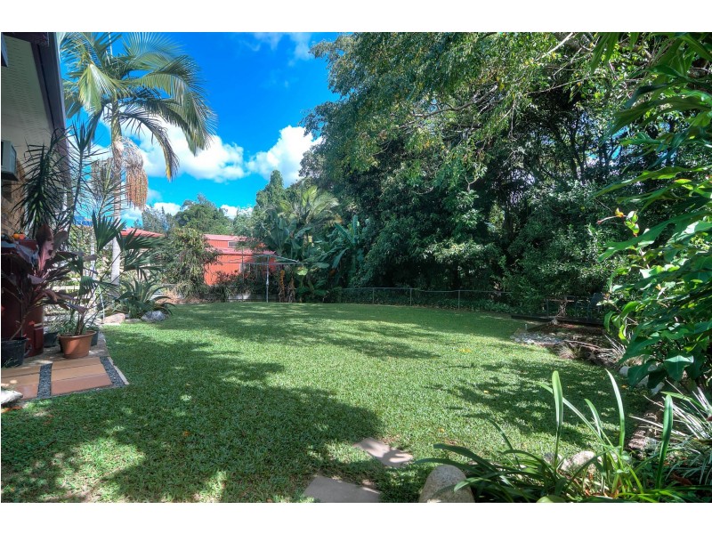 9 Wattle Street, Mossman QLD 4873