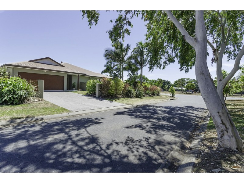 1 Sunbird Close, Port Douglas QLD 4877