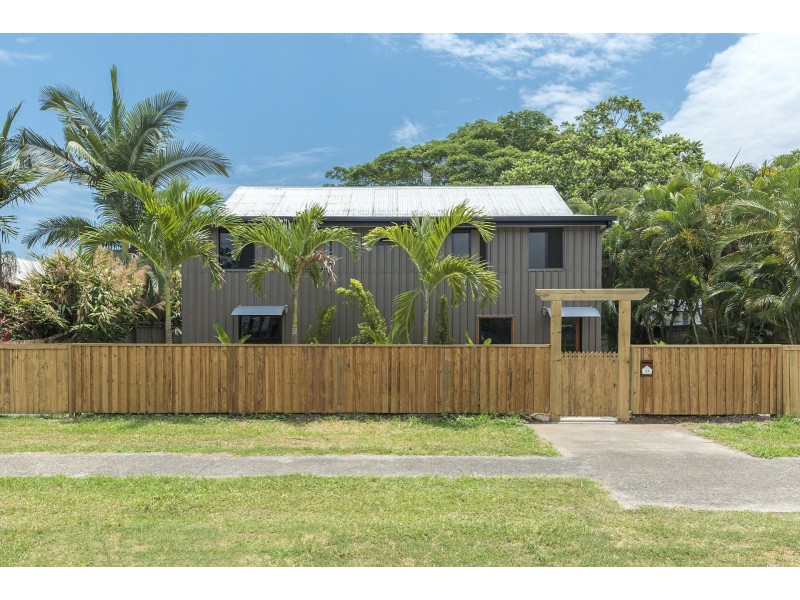 13 Mossman Street, Mossman QLD 4873