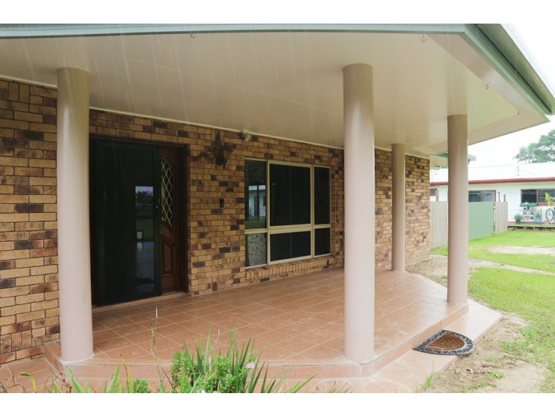 8 Jones Street, Mossman QLD 4873