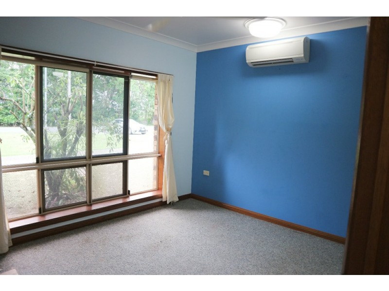 8 Jones Street, Mossman QLD 4873
