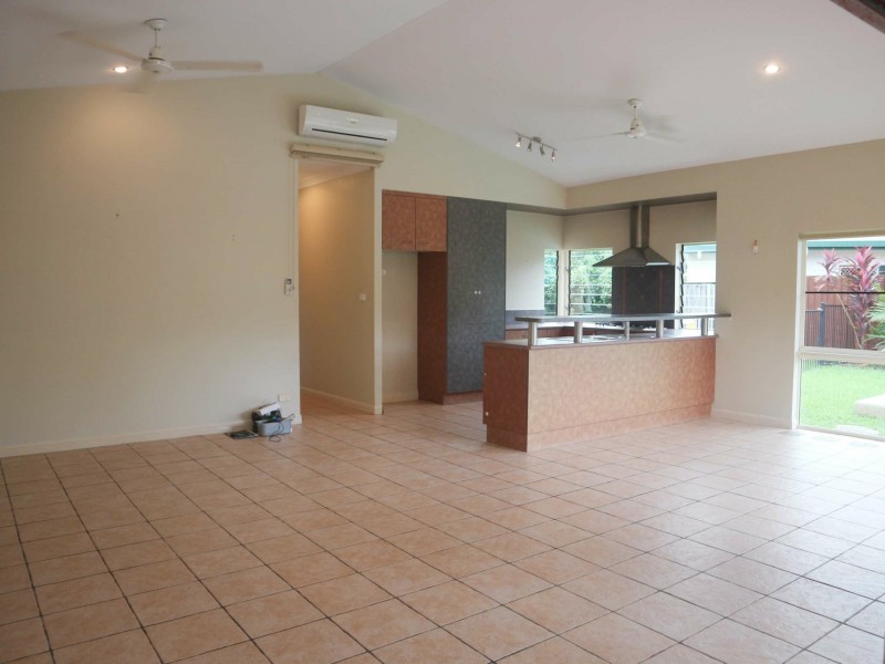 1 Curlew Close, Craiglie QLD 4877