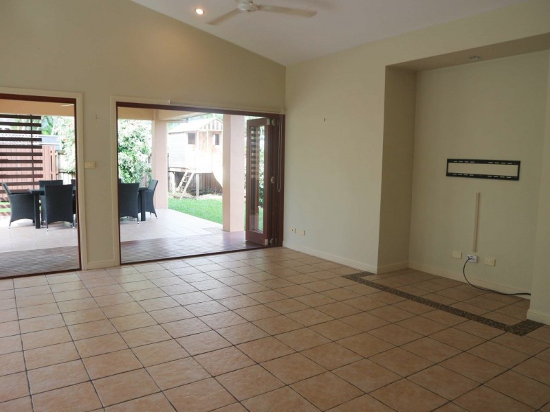 1 Curlew Close, Craiglie QLD 4877