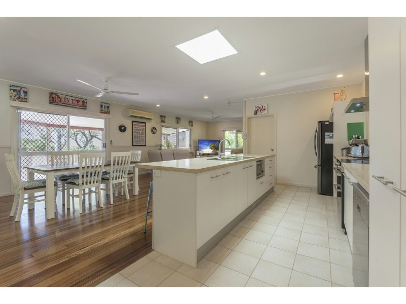 1-5 Bruce Avenue, Oak Beach QLD 4877