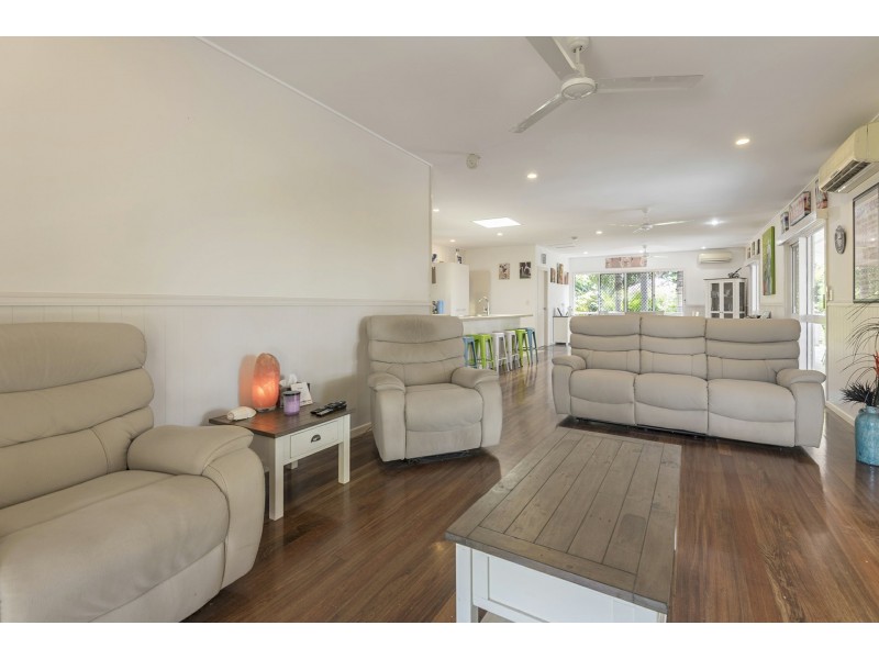 1-5 Bruce Avenue, Oak Beach QLD 4877