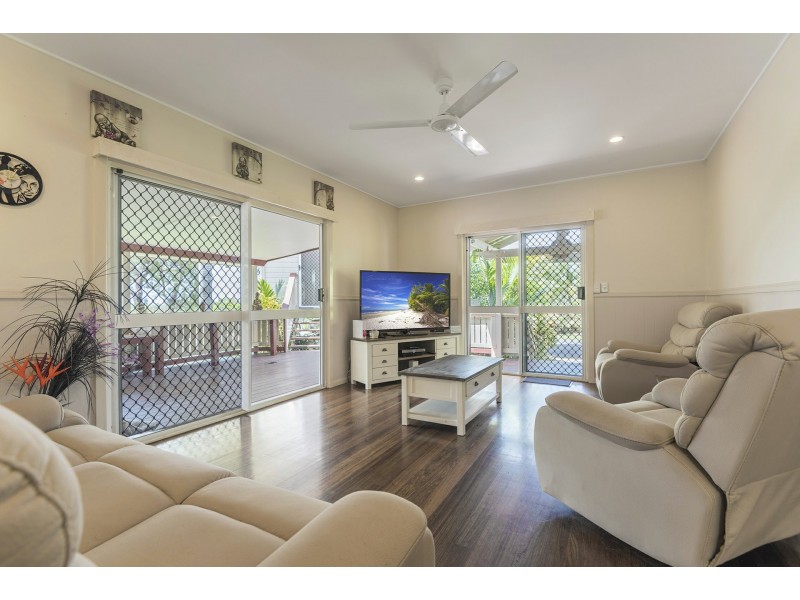 1-5 Bruce Avenue, Oak Beach QLD 4877