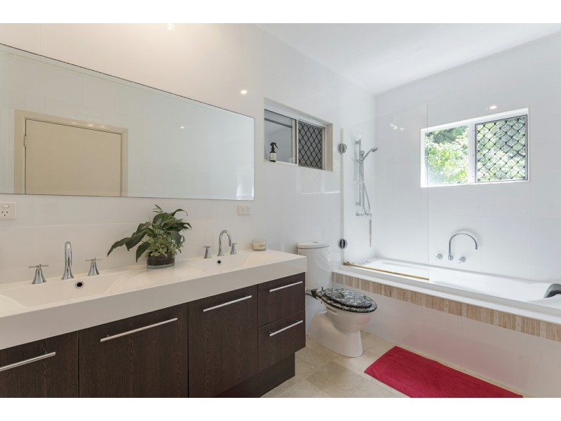1-5 Bruce Avenue, Oak Beach QLD 4877