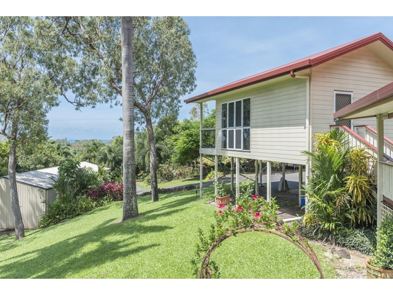 1-5 Bruce Avenue, Oak Beach QLD 4877
