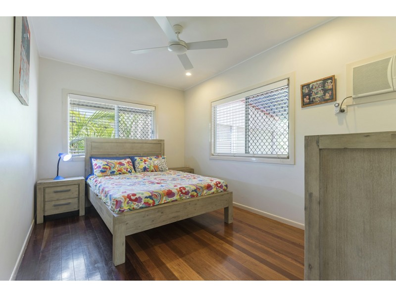 1-5 Bruce Avenue, Oak Beach QLD 4877