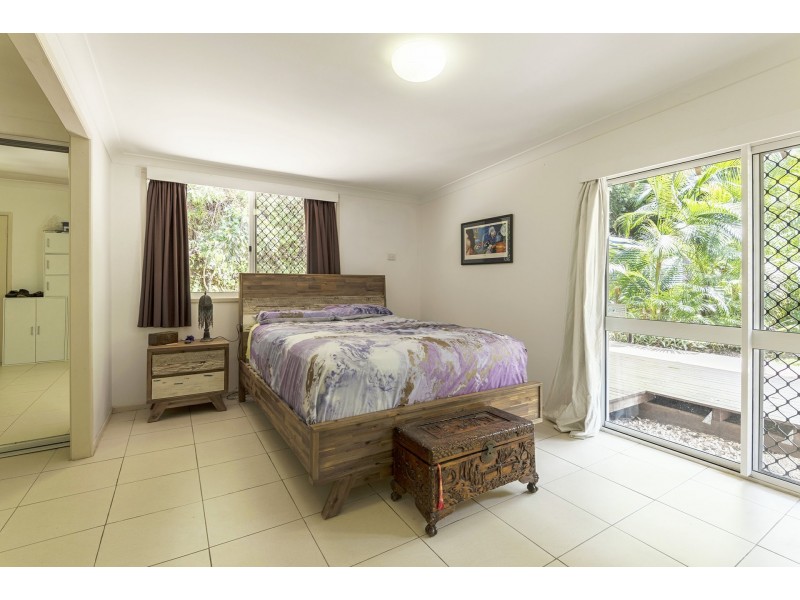 1-5 Bruce Avenue, Oak Beach QLD 4877