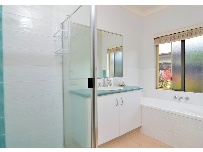 4 Riflebird Crescent, Mossman QLD 4873