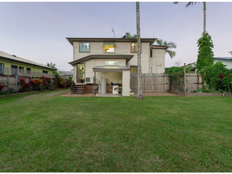 8 Mossman Street, Mossman QLD 4873